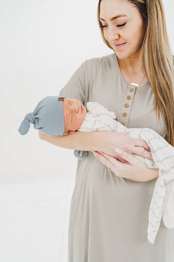 Geknoopte baby pyjama