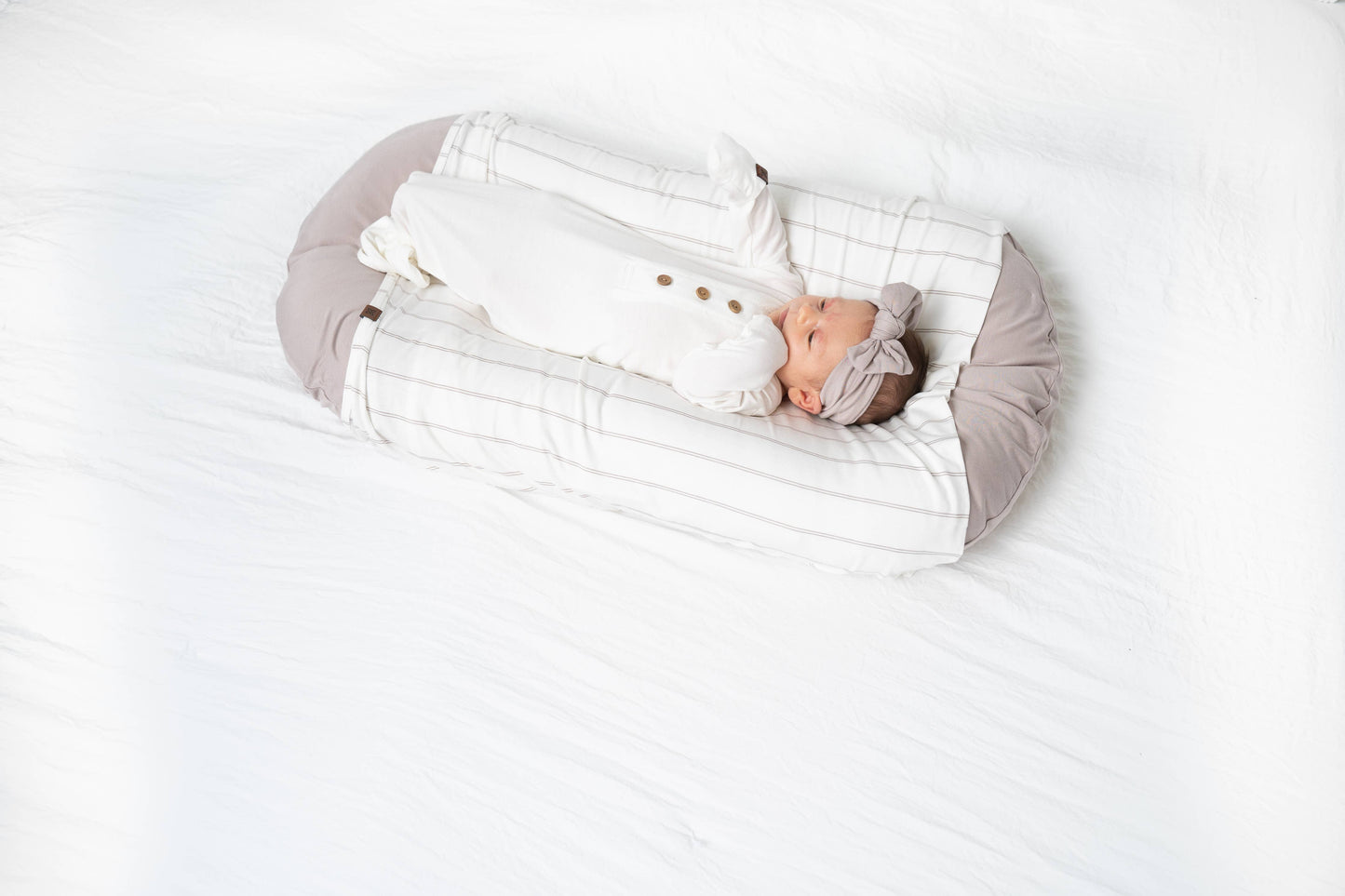 Geknoopte baby pyjama