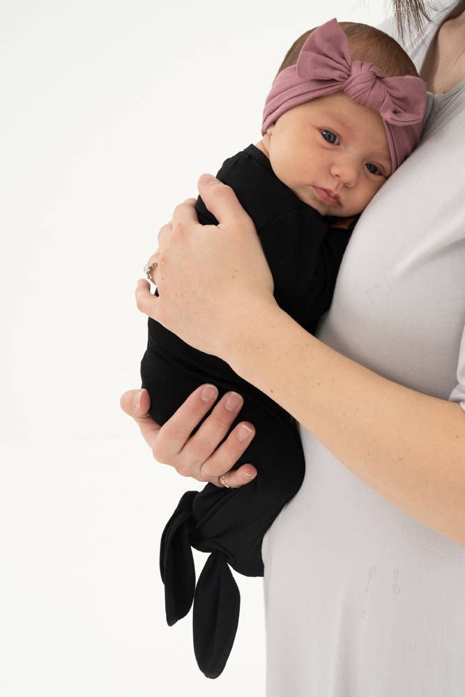 Geknoopte baby pyjama