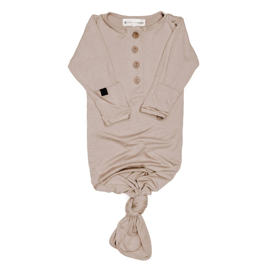 Geknoopte baby pyjama